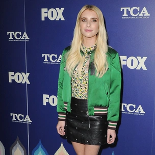 Эмма Робертс в бомбере Coach на пресс-туре от канала Fox, Лос-Анджеле