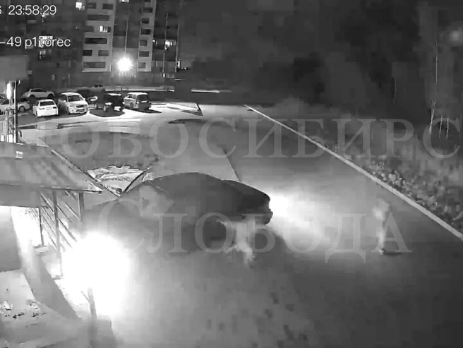 Автомобиль врезался в жилой дом | Источник: Sloboda_Nsk / t.me