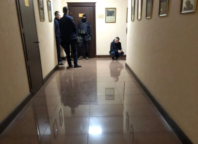 Очевидцы: в бизнес-центре «Зарядский» работает группа захвата | ya62.ru