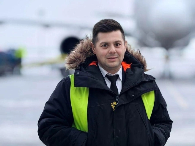 Кирилл работает бортпроводником уже восемь лет и рассказывает о тонкостях профессии в своих социальных сетях | Источник: Кирилл Фрош