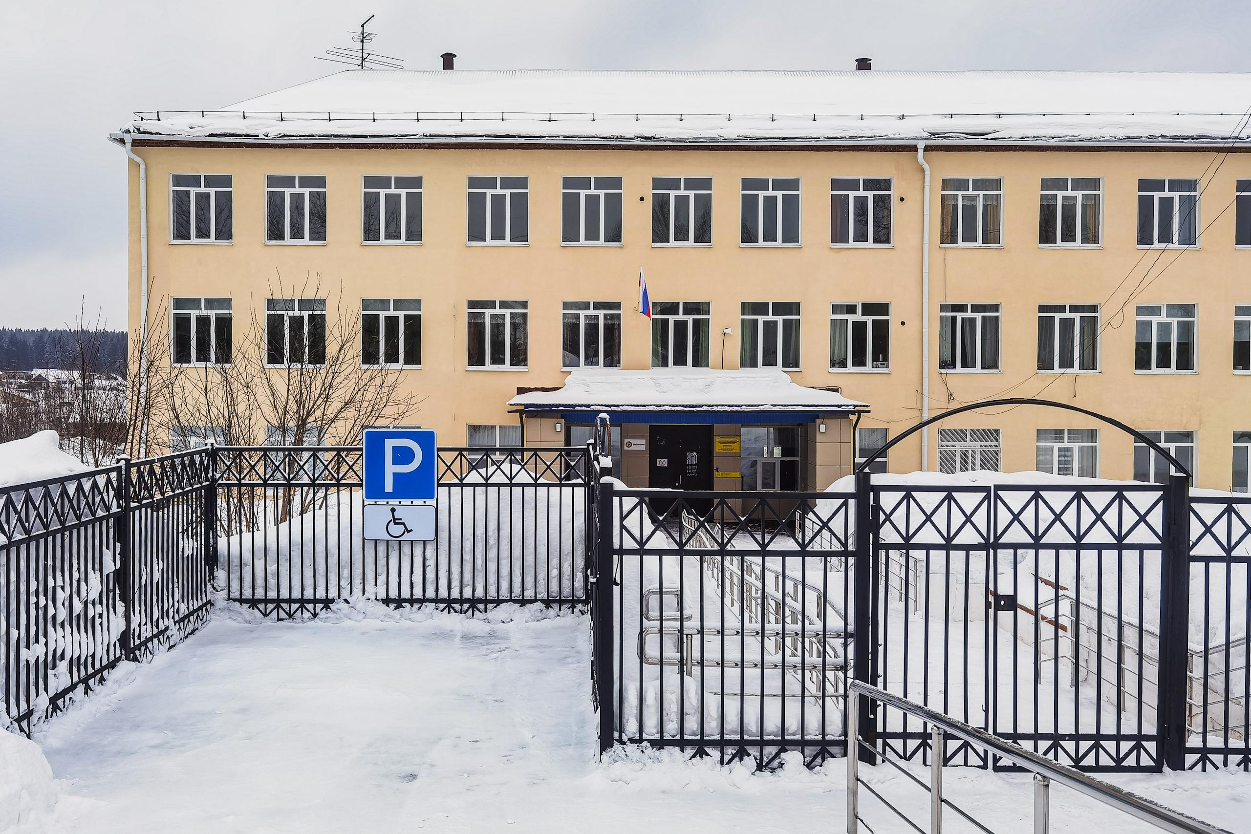 «Не мог такое сотворить»: что в Октябрьском говорят об очередном громком ЧП — изнасиловании 16-летней школьницы 