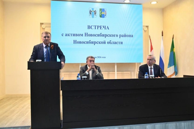 Юрий Саблин поблагодарил губернатора и председателя Законодательного собрания региона за доверие | Источник: www.nso.ru