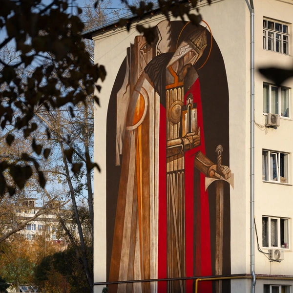 Мурал с изображением князя Александра Невского создан художником Кириллом Ведерниковым в 2024 году в рамках фестиваля «Стенограффия» | Источник: Дмитрий Чабанов