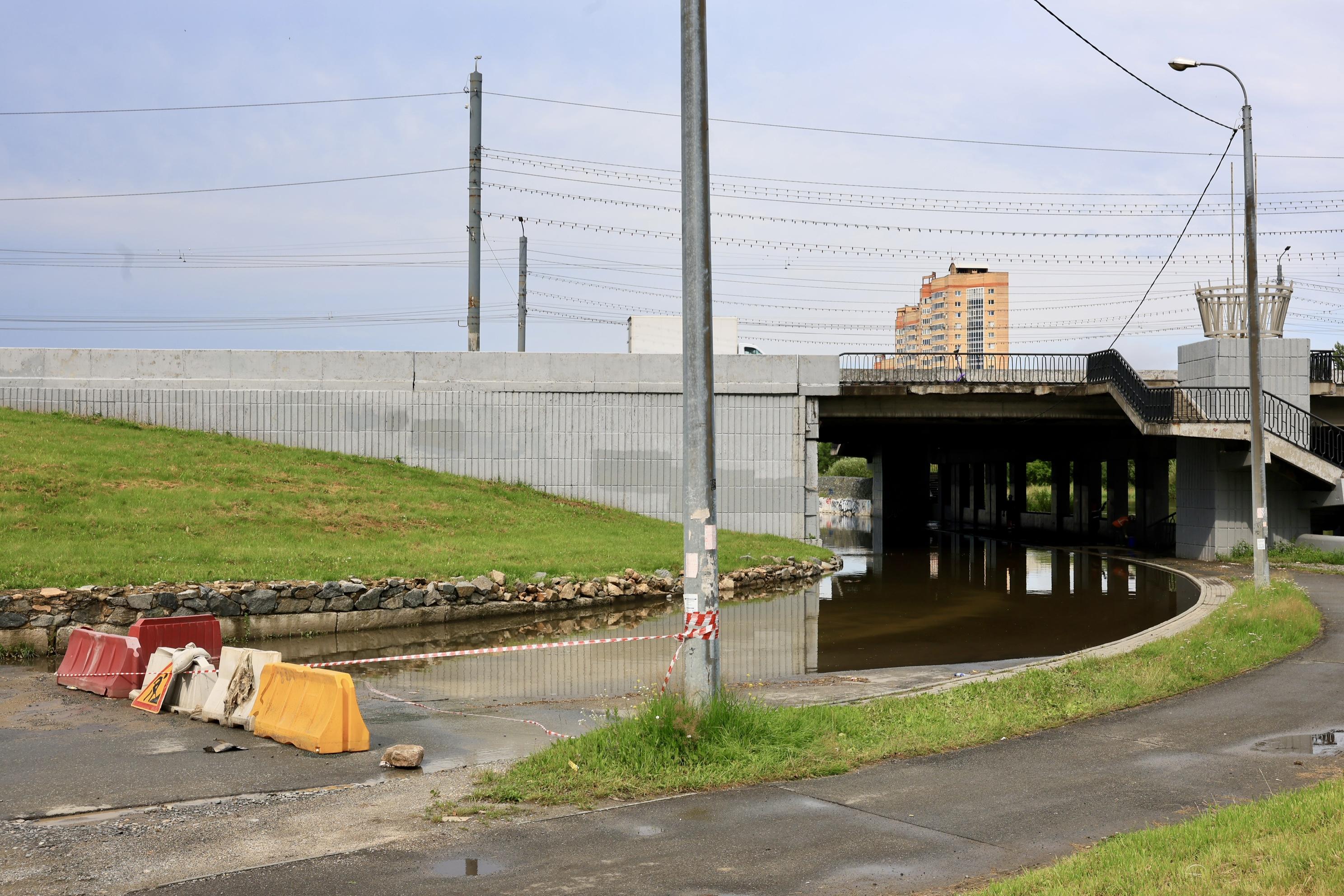 После ливней в Челябинске увеличили сброс воды из водохранилища