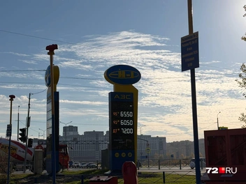 Цена в четверг на заправке «Н 1» | Источник: Анастасия Малышкина / 72.RU 