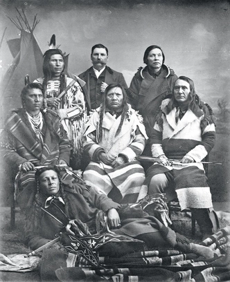 Мужчины из североамериканского народа салиш в индейской резервации Флэтхед, Монтана, США, около 1890 г. | Источник: John Karl Hillers / U.S. NATIONAL ARCHIVES AND RECORDS ADMINISTRATION / Public Domain