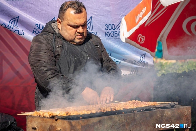 Утренние отеки очень часто появляются не из-за шашлыков | Источник: Максим Серков / NGS42.RU