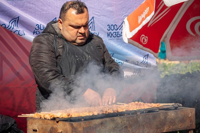 Утренние отеки очень часто появляются не из-за шашлыков | Источник: Максим Серков / NGS42.RU