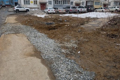 Жители Южно-Сахалинска жалуются на тротуары после ремонта