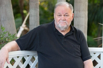 Отец Меган Маркл готовится ходить с протезом после ампутации