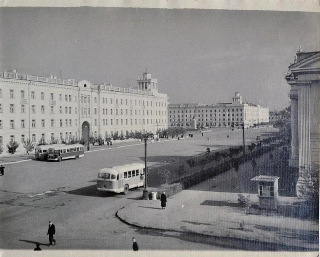 Город Курган. Площадь им. В.&nbsp;И.&nbsp;Ленина, 1950-е гг. | Источник: Старый Курган