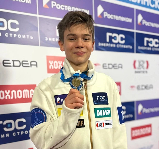 Лев с одной из многочисленных медалей | Источник: lev._.lazarev / Instagram (деятельность запрещена на территории РФ)
