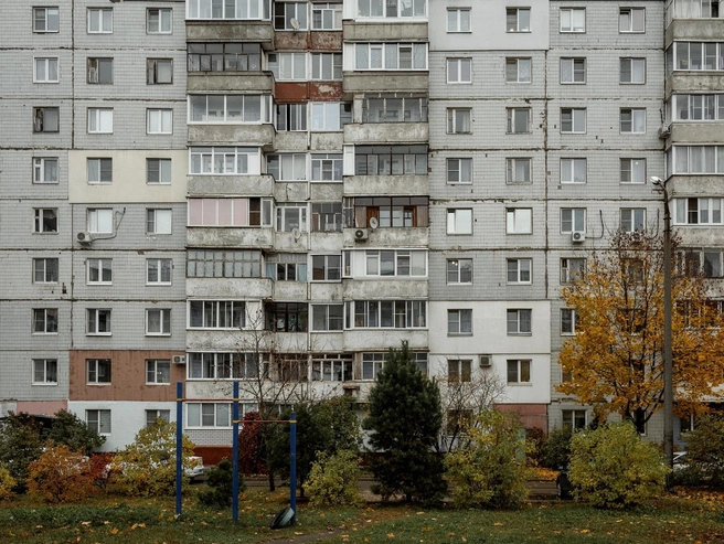 Осень украсила неизменные панельки | Источник: Александр Куренной / 76.RU