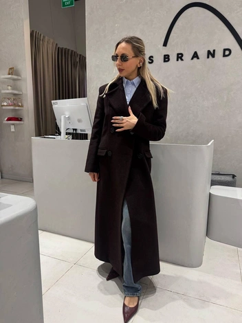 Классические пальто никогда не выйдут из моды | Источник: Дарья Рожкова