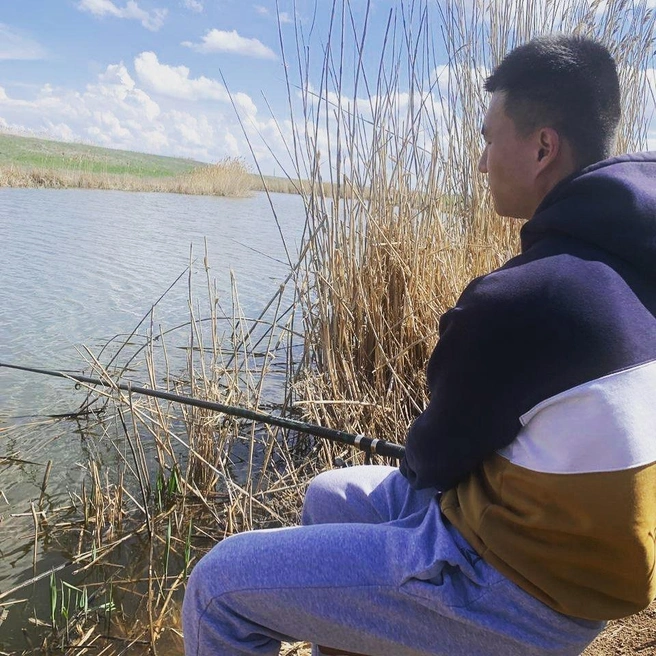 Чжу любит рыбалку | Источник: chinese_zhorik_ / Instagram (экстремистская организация, деятельность запрещена на территории РФ)