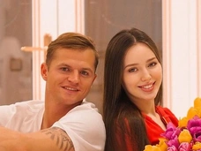 Анастасия Костенко и Дмитрий Тарасов перестали скрывать лицо младшей дочери