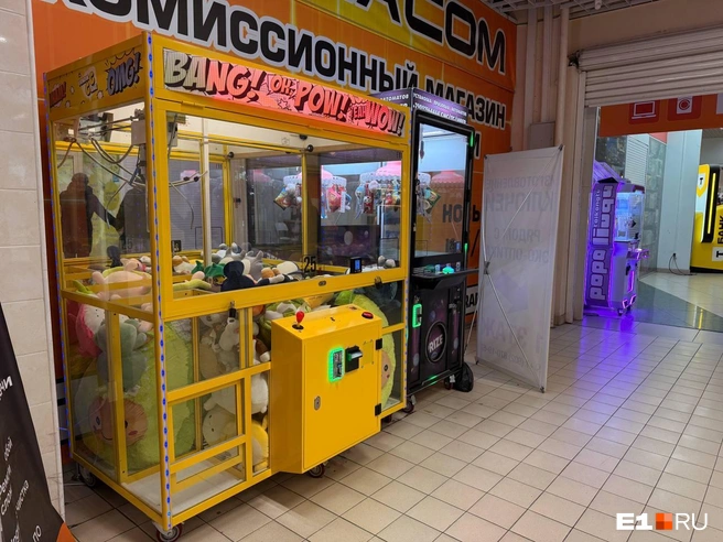На первом этаже много игровых автоматов | Источник: Дарья Костомина / E1.RU