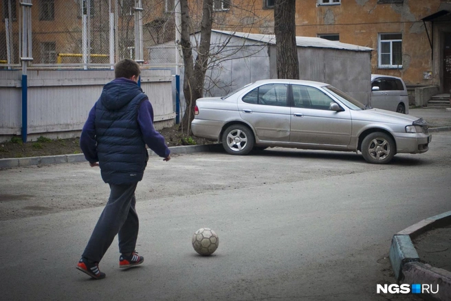 Водитель набросился на 15-летнего подростка и сломал ему палец | Источник: Татьяна Кривенко / NGS.RU