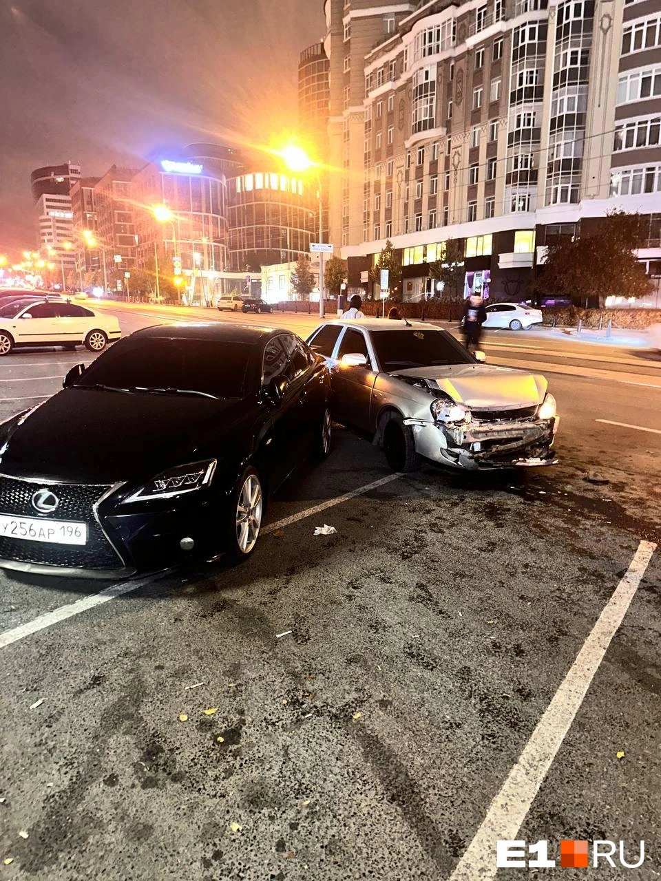 Помимо Lada пострадали еще три иномарки | Источник: читательница E1.RU