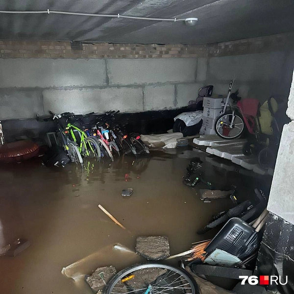 Вещи оказались в воде | Источник: читатель 76.RU