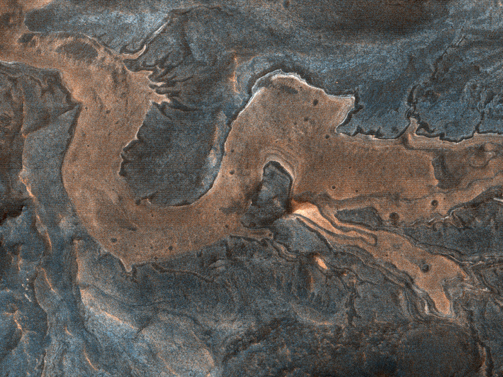На поверхности Марса обнаружен «дракон»