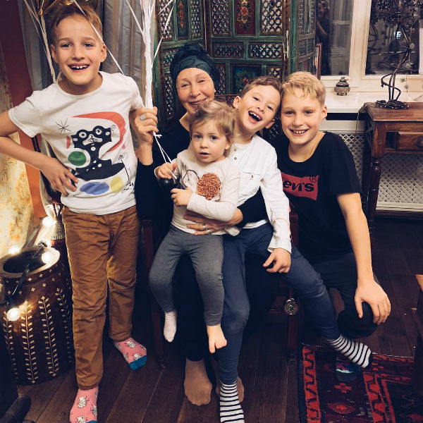 Татьяна Васильева вместе с внуками