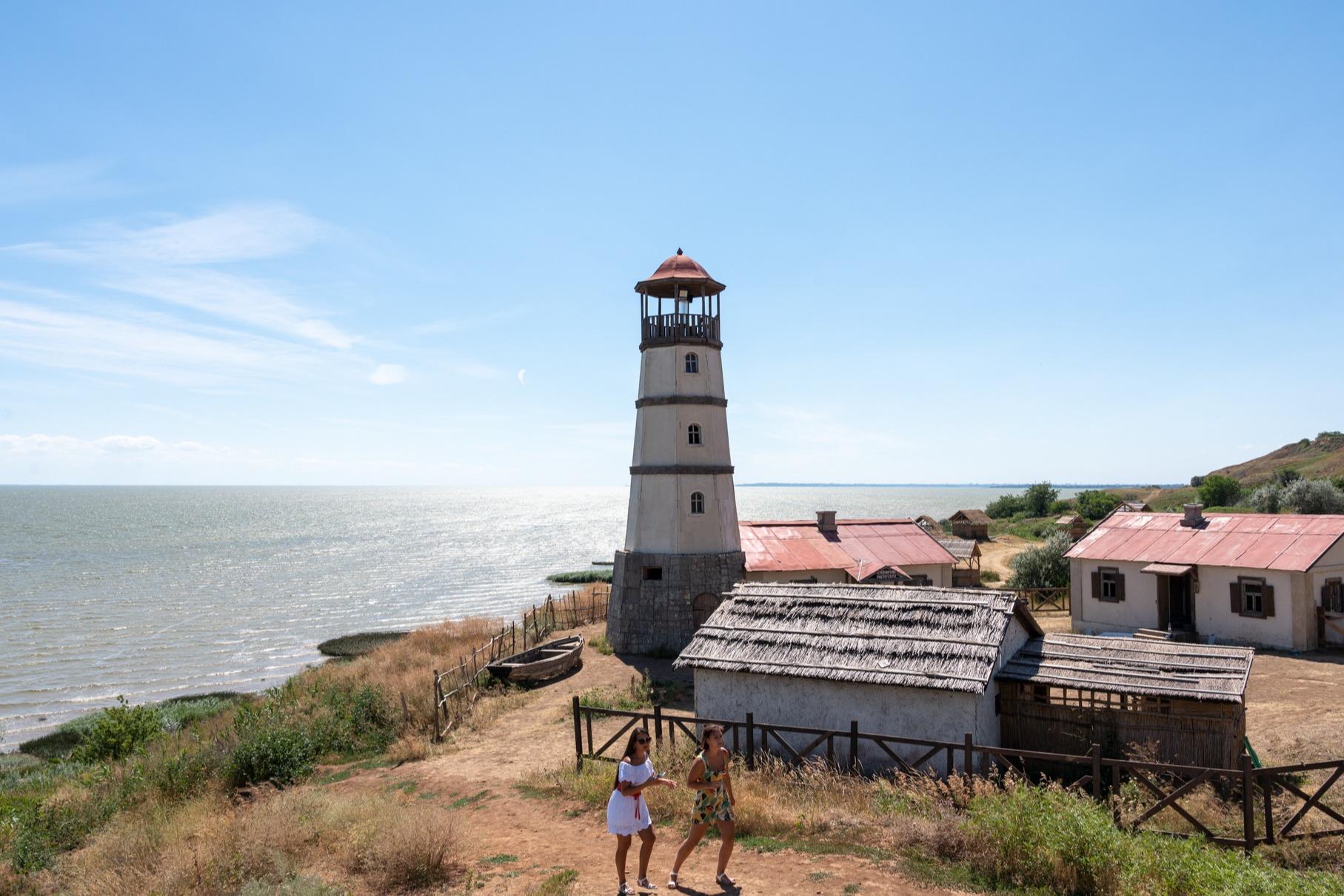 Маяк в Мержаново попал в зону, которую поглотит море, но собственник  говорит, что может его перенести, 17 июня 2021 года - 17 июня 2021 - 161.ру