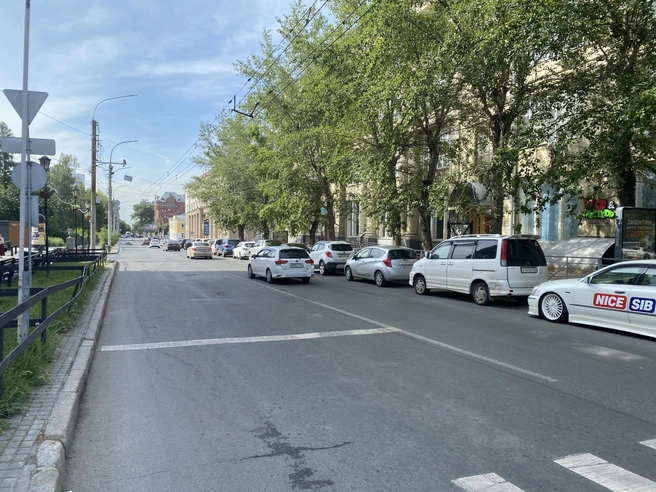 Улица Советская в 10:03 — большие интервалы между редкими автомобилями | Источник: Стас Соколов / NGS.RU