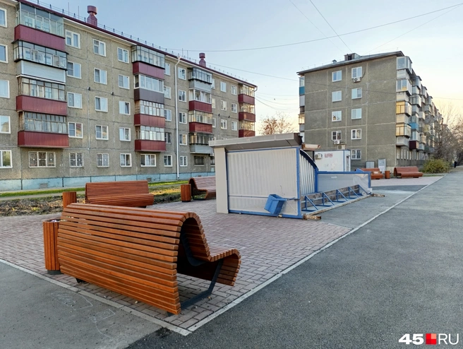 Остановка прямо в сквере | Источник: Надежда Тихомирова, 45.RU