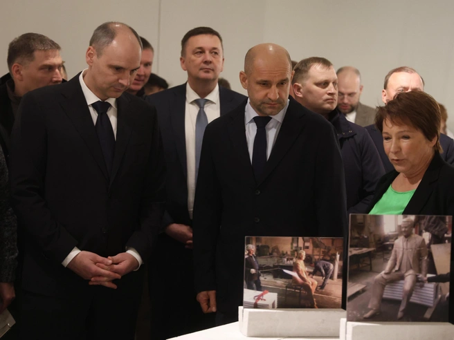Паслер и Жога детально ознакомились с экспозицией, посвященной десятилетию Ельцин Центра | Источник: Владислав Лоншаков / E1.RU