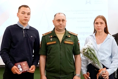 В Череповце семьям погибших военных передали госнаграды