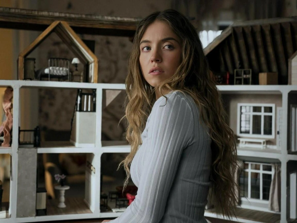 Сидни Суини больше не глупышка Кэсси из сериала «Эйфория» (18+) | Источник: Kinopoisk.ru