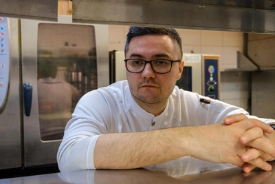 Ufa chef demonstrates simple, impressive dishes for two