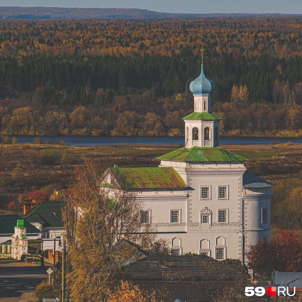 Каменную Иоанно-Богословскую церковь построили в 1718 году. Во времена «Сердца Пармы» на этом месте стоял деревянный Иоанно-Богословский мужской монастырь, возведенный в 1462 году | Источник: Тимофей Калмаков / 59.RU