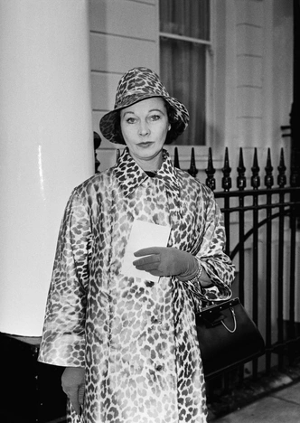 Шляпки-клош снова в моде спустя 100 лет: с чем их сочетать? Шляпки-клош снова в моде спустя 100 лет: с чем их сочетать?