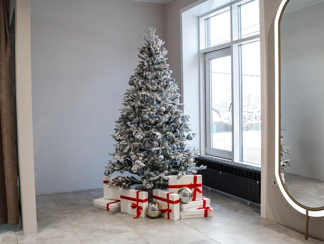 Искусственные ели и подставки под них новосибирцы покупают уже сейчас | Источник: Ксения Филимонова / IRCITY.RU