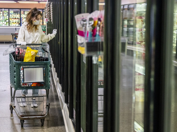 Холодные и замороженные продукты назвали главным рассадником «Омикрона»