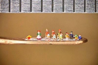 Siberian Artist's Millimeter-Tall Figurines to Debut in Moscow