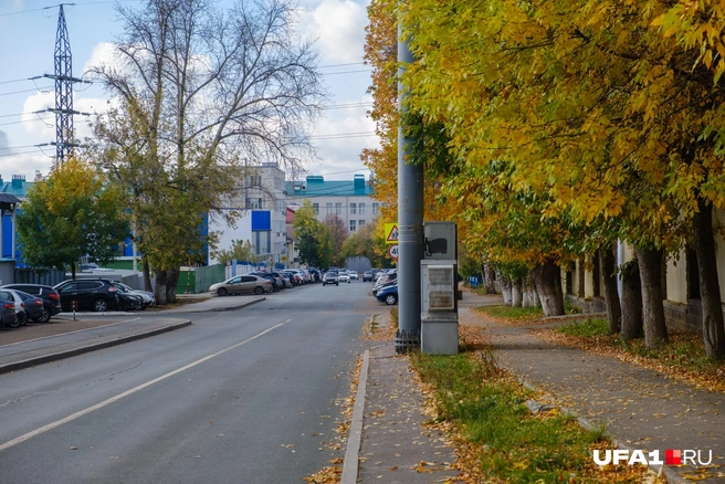Пока улица Ростовская выглядит как промзона | Источник: Булат Салихов / UFA1.RU