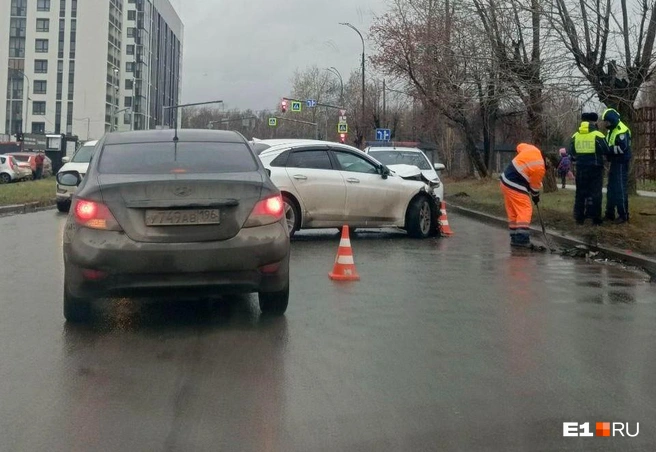 Авария произошла в самом центре города | Источник: читатель E1.RU