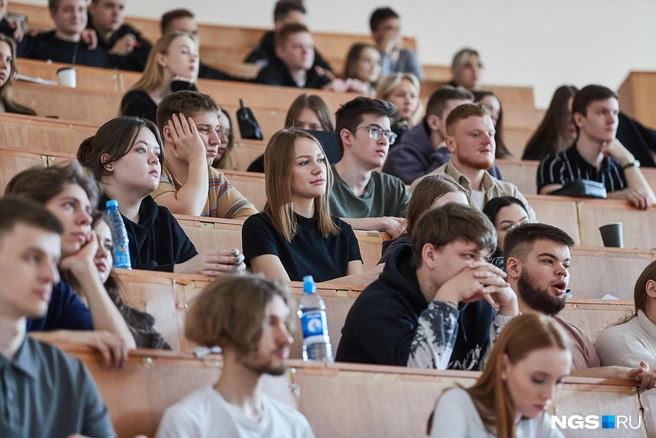 Студентам могут компенсировать стоимость лечения, предоставить бесплатные медицинские услуги и путевки в санатории | Источник: Александр Ощепков / NGS.RU