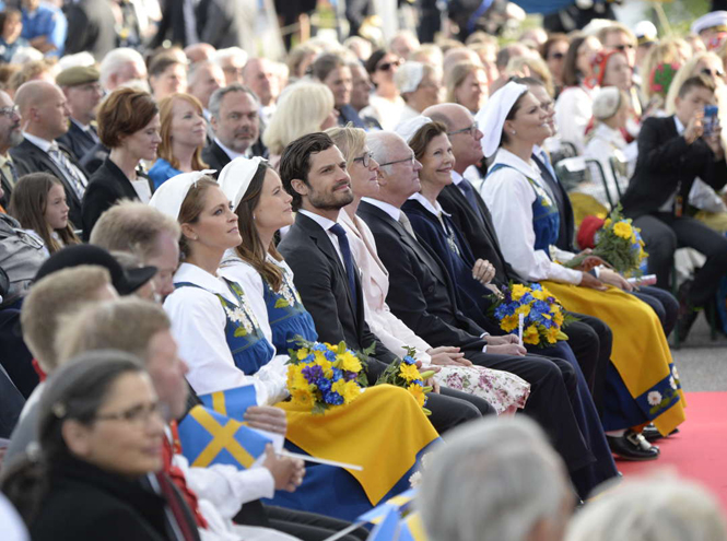 Фото №17 - Шведская королевская семья на праздновании Дня флага