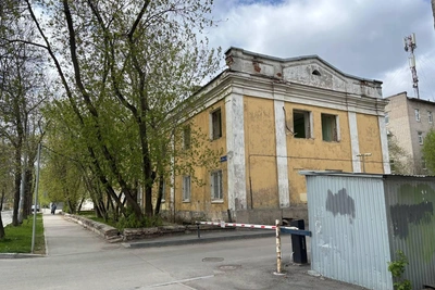 В Перми разбирают здание бывшего роддома