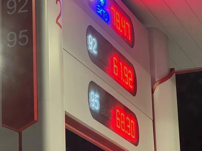 На АЗС «Лукойл» зафиксированы следующие цены: дизельное топливо — 78,47 рубля, АИ-95 — 68,30 рубля, АИ-92 — 61,92 рубля. | Источник: читатель 72.RU