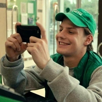 Ученые назвали возраст, когда мы перестаем быть подростками. В это время у многих уже дети ходят в школу