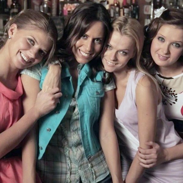 В «Формат А4» Ахмедова вновь снималась с Настей Задорожной