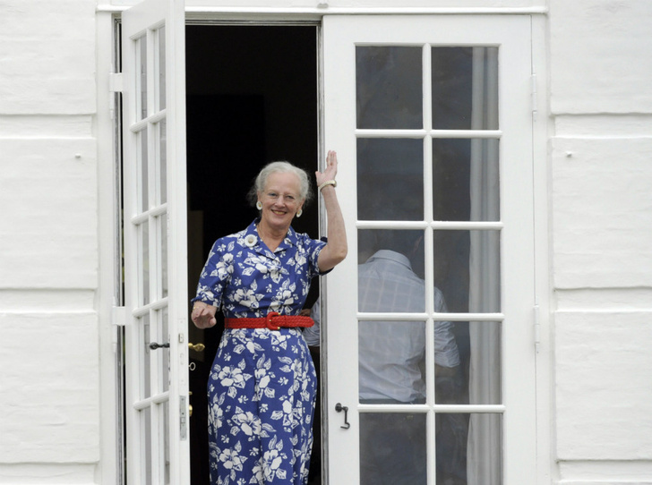 Секрет молодости: в Сети обсуждают идеальную фигуру 80-летней королевы Дании