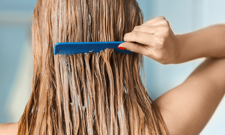 Бьюти-хак: как правильно наносить маску для волос, чтобы она работала