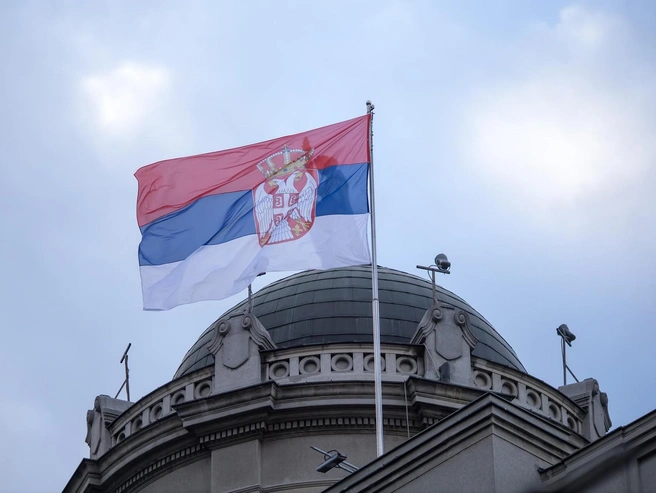 СВР: Сербия экспортирует военную продукцию на Украину из-за «жажды наживы и трусливой многовекторности» | Источник: aerogondo / istockphoto.com
