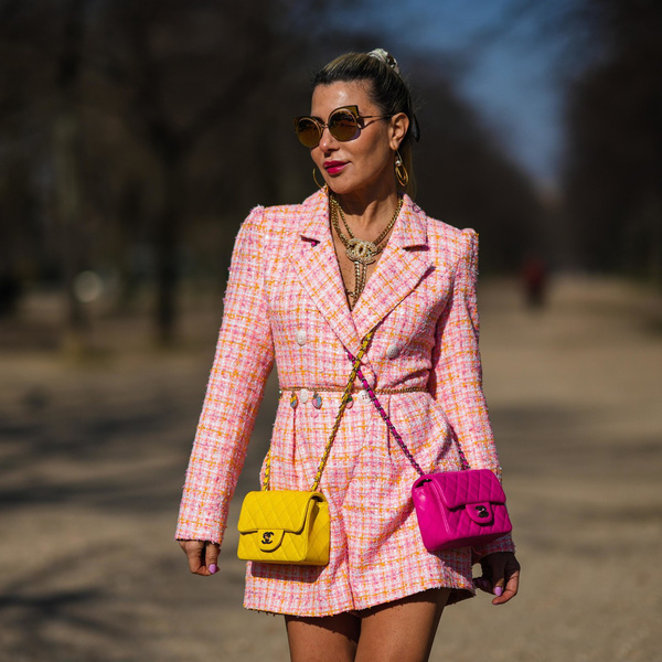 Настроение «Барби»: 10 самых модных вещей и аксессуаров на весну 2022 в розовом цвете